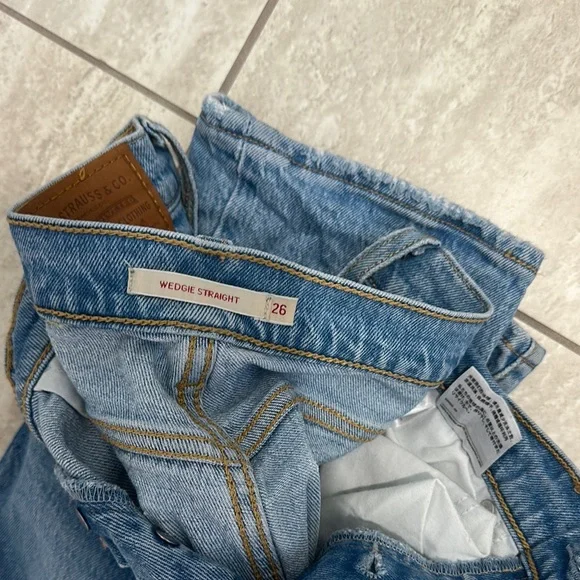 Levi's Light Blue Straight Leg Jeans - Picture 3 of 3